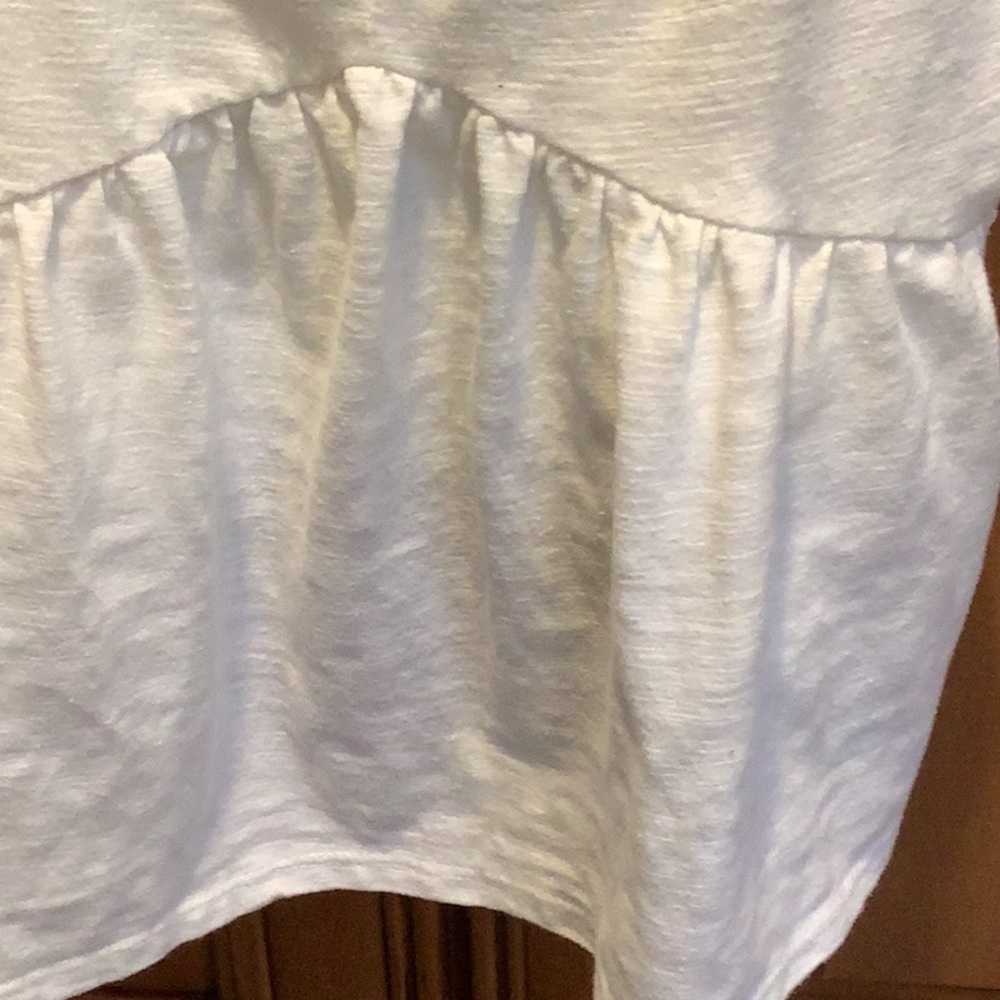 WHITE RUFFLE TANK TOP 👩 - Picture 3 of 5